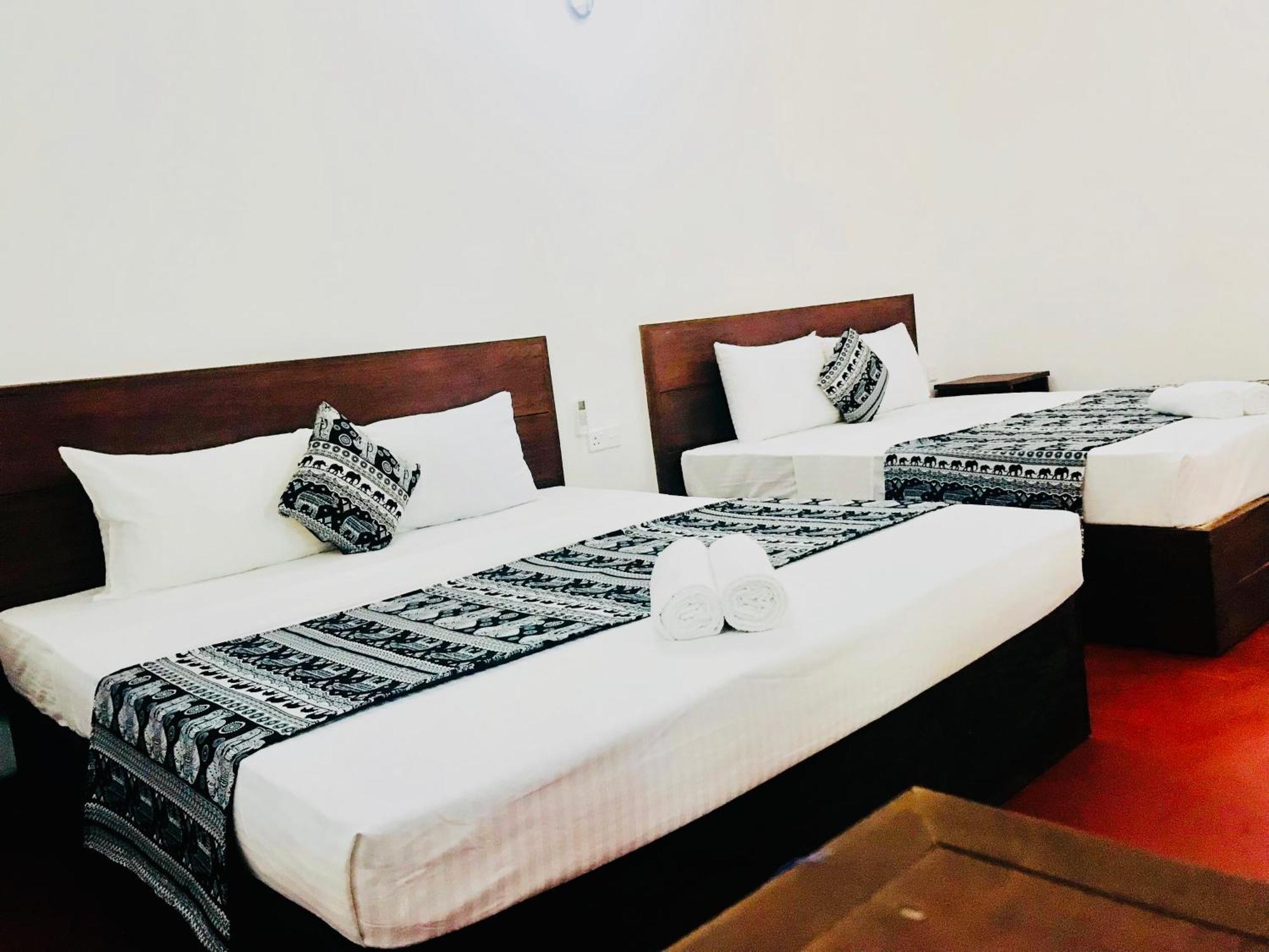 Bed and Breakfast Wild Hut Хабарана Экстерьер фото